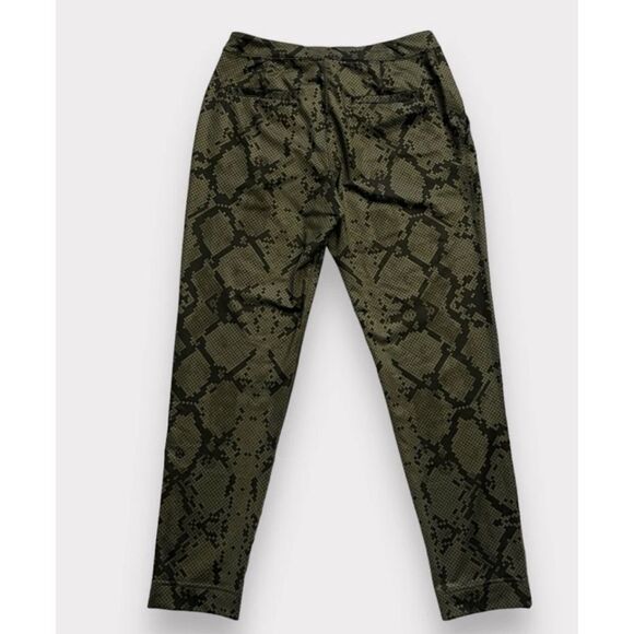 Lululemon Jet Crop Slim Luxtreme 4 Snake Print Green Pull On Joggers - Picture 4 of 7